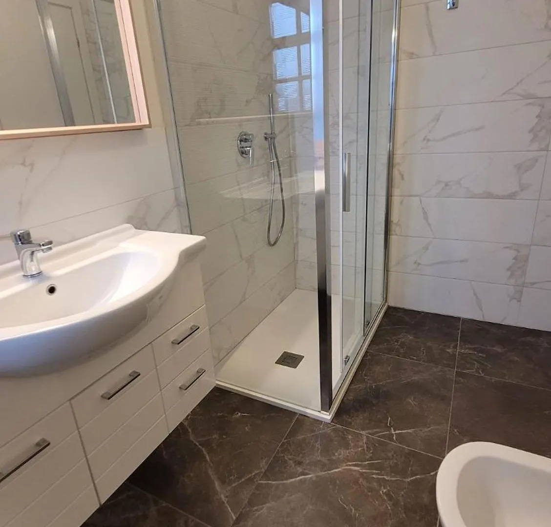 La Milanese, Appartamento Moderno Con Balcone - Metro Isola A 2 Min アパート ミラノ